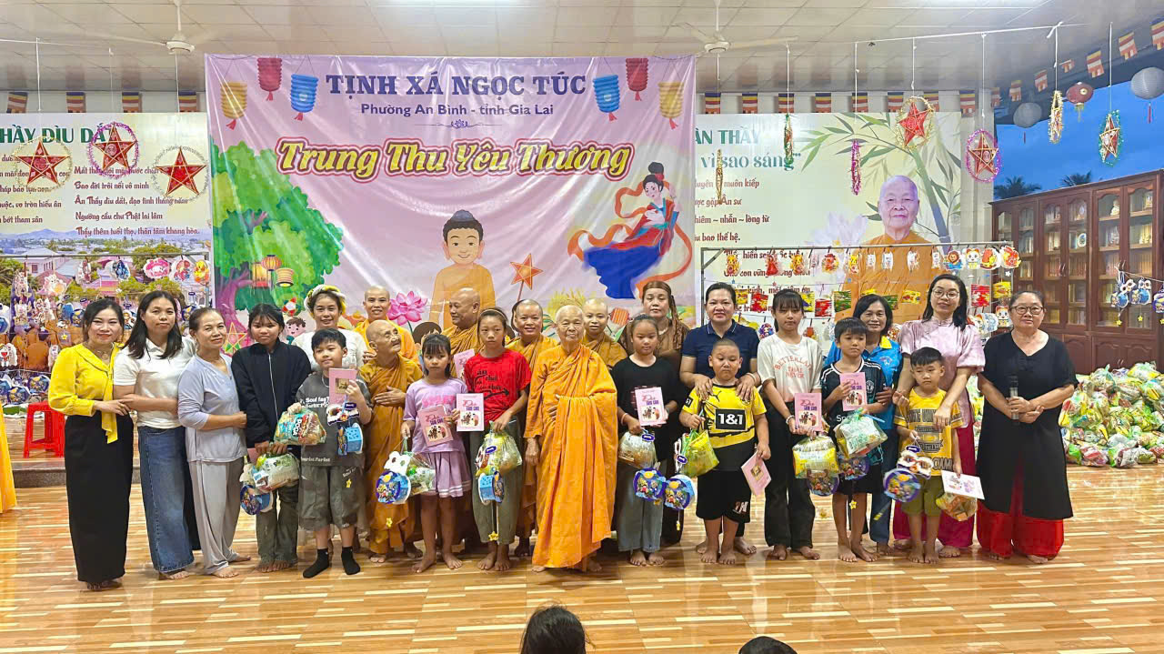An Bình: Tịnh xá Ngọc Túc tổ chức Đêm hội Trung thu yêu thương 2025
